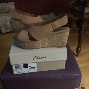 Clarks Caslynn Lizzie platform wedge.